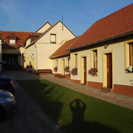 Bed and Breakfast Szuts Panzio Фертёракош Экстерьер фото