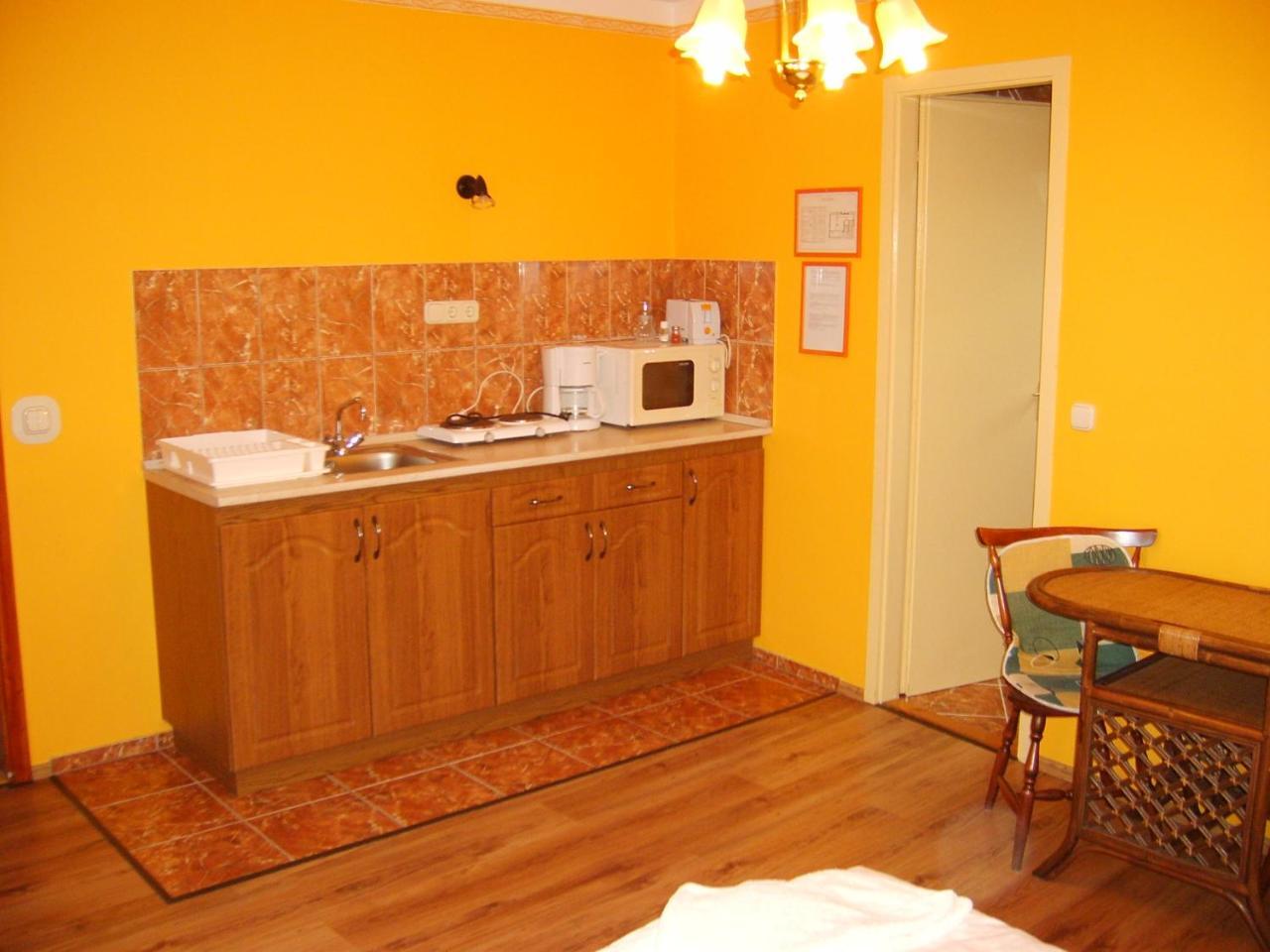 Bed and Breakfast Szuts Panzio Фертёракош Номер фото